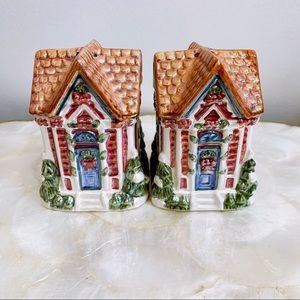 Victorian Xmas Salt & Pepper Shakers NEW